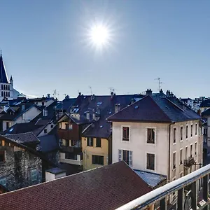 le-balcon-annecien-vue-sur-les-toits-pour-2-4-personnes-avec.hotels-rhonealpes.com/