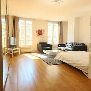 9 Rue François Miron , Paris France